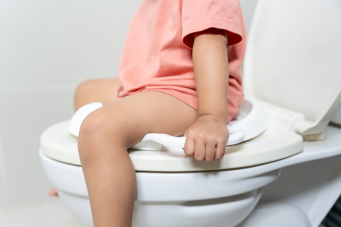 child going to the toilet, constipation in children, dyspepsia,